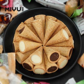 Bánh waffle cốc quế sô cô la