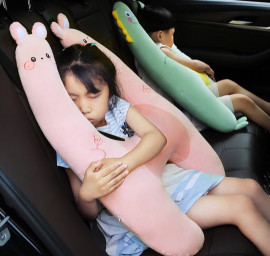 Gối ôm an toàn trên xe hơi cho trẻ em